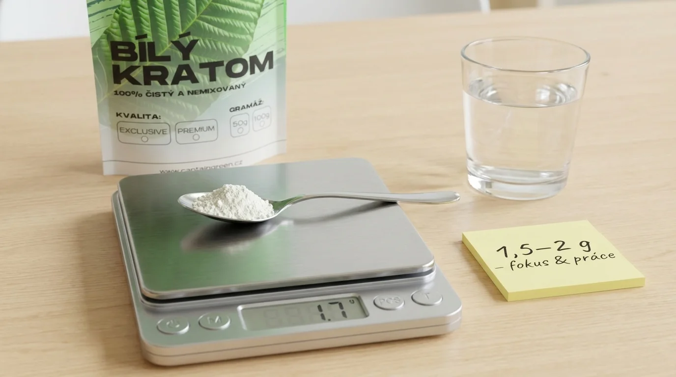Digitální váha s přesně odměřenou dávkou bílého kratomu Captain Green a poznámkou k orientačnímu dávkování